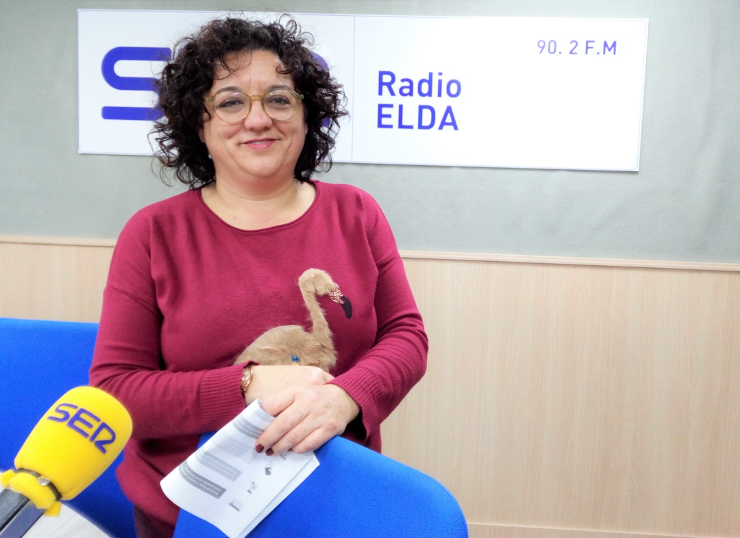 La farmacéutica Virtudes Hernández en el estudio de Radio Elda SER La farmacéutica Virtudes Hernández en el estudio de Radio Elda SER