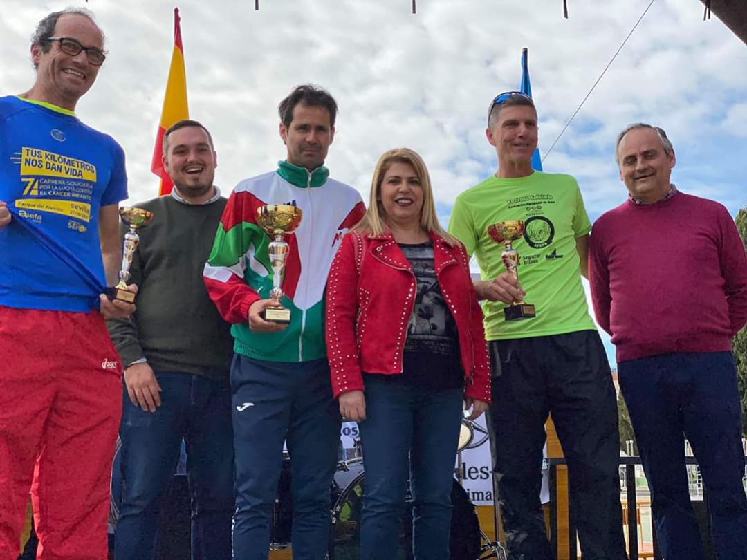 Los ganadores de la prueba junto a la alcaldesa y al delegado de deportes Los ganadores de la prueba junto a la alcaldesa y al delegado de deportes