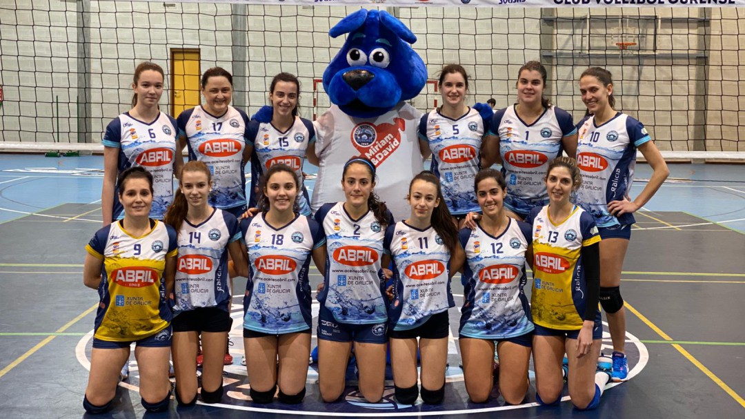 El voleibol Bruxas puso la magia en O Pompeo y ganó el derbi gallego
