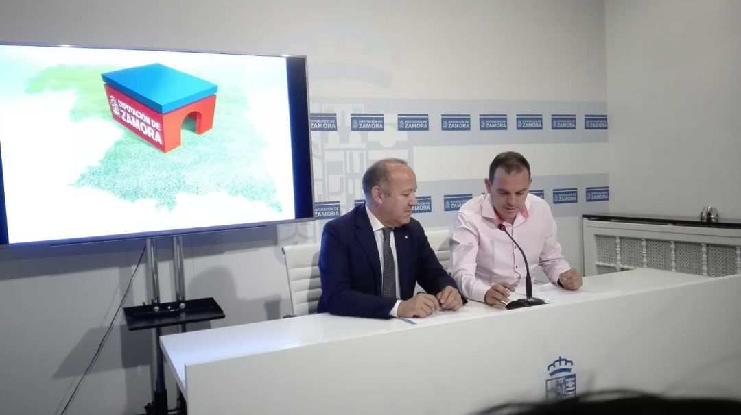 El vicepresidente José María Barrios y el presidente de la Diputación Provincial de Zamora, Francisco Requejo, en una rueda de prensa El vicepresidente José María Barrios y el presidente de la Diputación Provincial de Zamora, Francisco Requejo, en una rueda de prensa