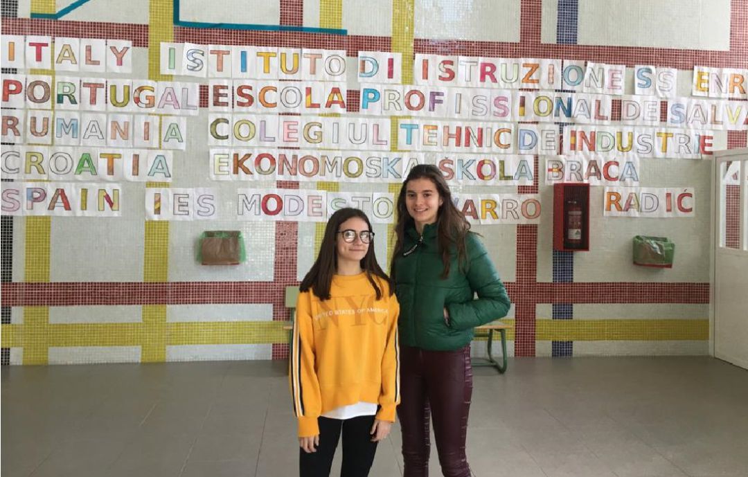 Dos alumnas del IES Modesto Navarro de La Solana becadas por Amancio Ortega Dos alumnas del IES Modesto Navarro de La Solana becadas por Amancio Ortega