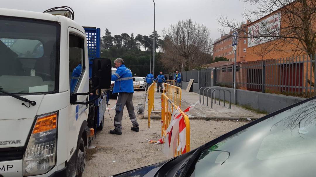 Alcobendas negocia con Carrefour la mejora de la luminaria junto al IES Virgen de la Paz
