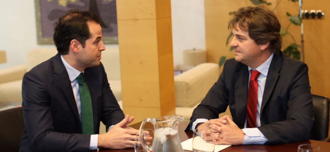 El vicepresidente regional, Ignacio Aguado, y el alcalde de Fuenlabrada, Javier Ayala, se han reunido para abordar temas de la ciudad. El vicepresidente regional, Ignacio Aguado, y el alcalde de Fuenlabrada, Javier Ayala, se han reunido para abordar temas de la ciudad.