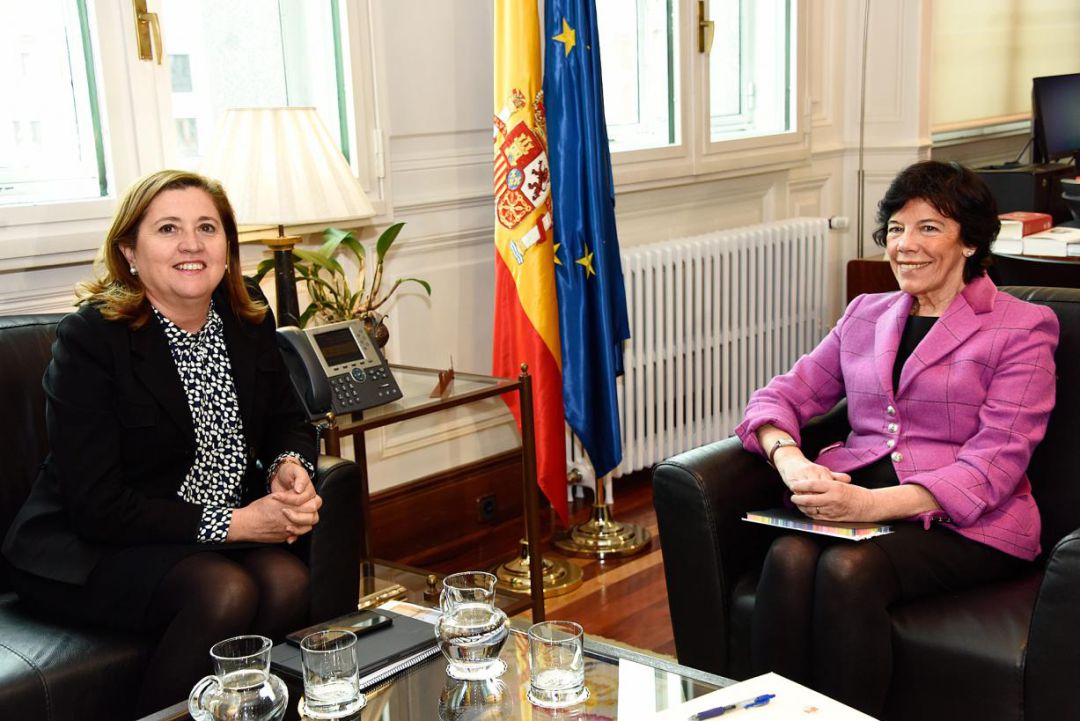 La consejera de Educación, Cultura y Deportes, Rosa Ana Rodríguez y la ministra de Educación y Formación Profesional, Isabel Celaá, se reúnen en el Ministerio de Educación La consejera de Educación, Cultura y Deportes, Rosa Ana Rodríguez y la ministra de Educación y Formación Profesional, Isabel Celaá, se reúnen en el Ministerio de Educación