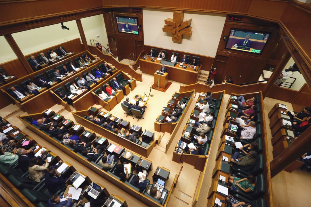 Parlamento vasco en un pleno Parlamento vasco en un pleno