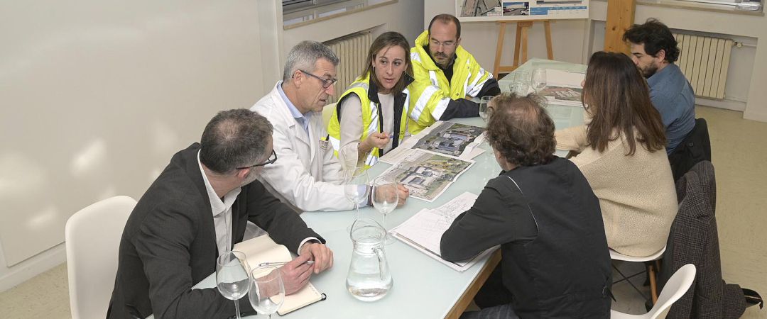 Reunión de la conselleira con Luis Verde, entre otros Reunión de la conselleira con Luis Verde, entre otros