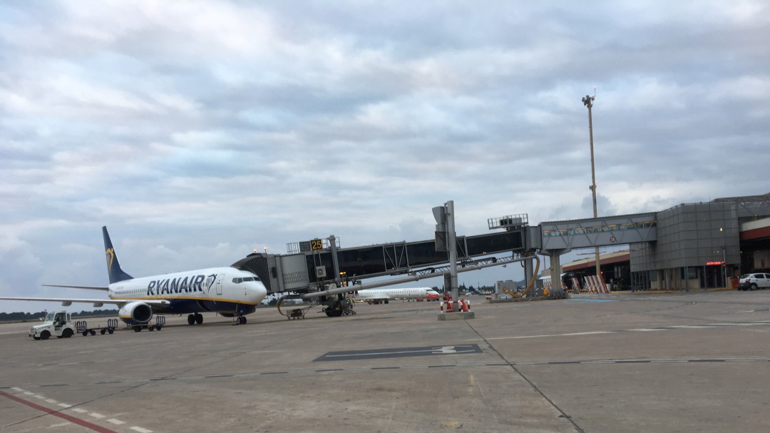 Cancelan el primer vuelo Ibiza-Palma y dejan a los diputados pitiusos en tierra