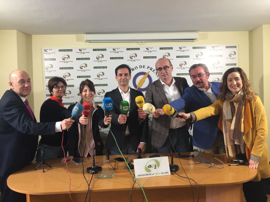 David Santos, Noelia Muñoz, Pilar Mariscal, Florencio Torres, Manuel Palomo, Manuel Expósito y Sonia Padilla. David Santos, Noelia Muñoz, Pilar Mariscal, Florencio Torres, Manuel Palomo, Manuel Expósito y Sonia Padilla.