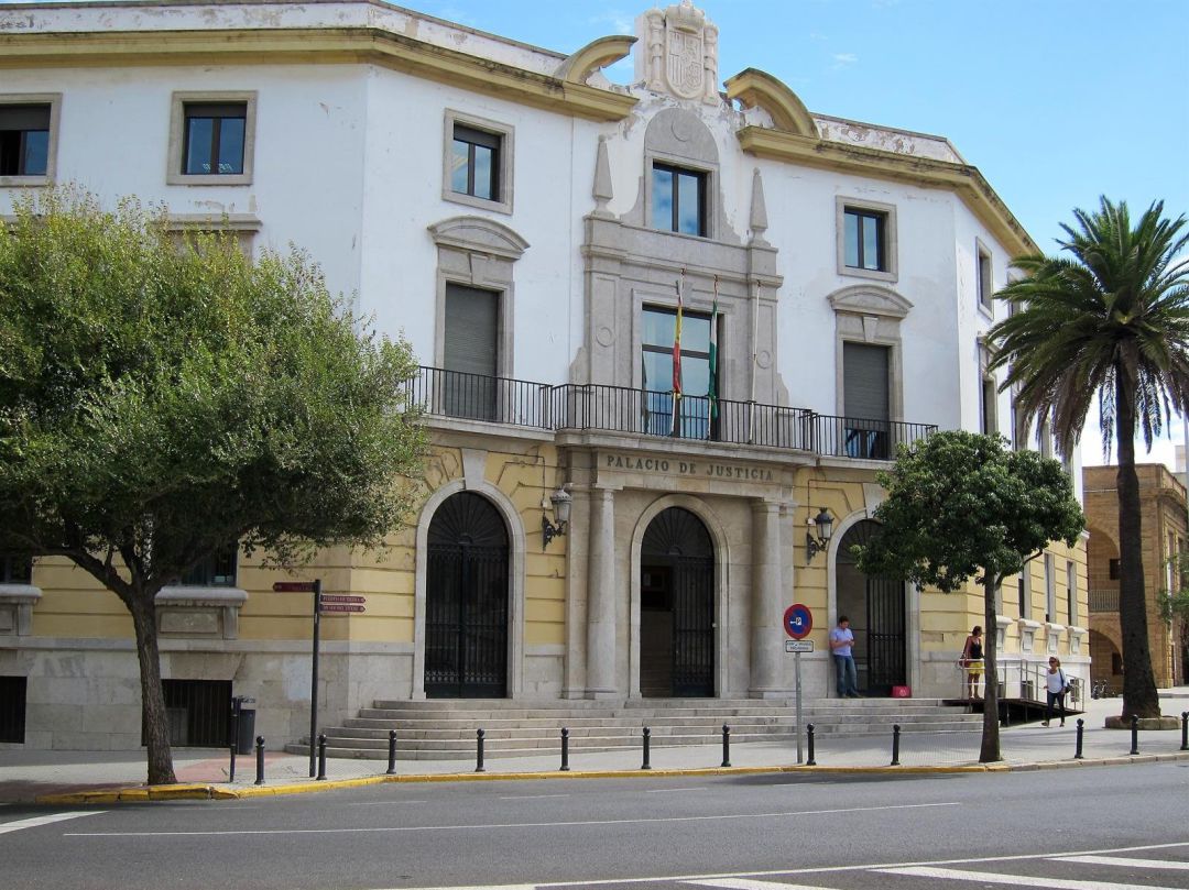 Fachada del Palacio de Justicia de Cádiz Fachada del Palacio de Justicia de Cádiz