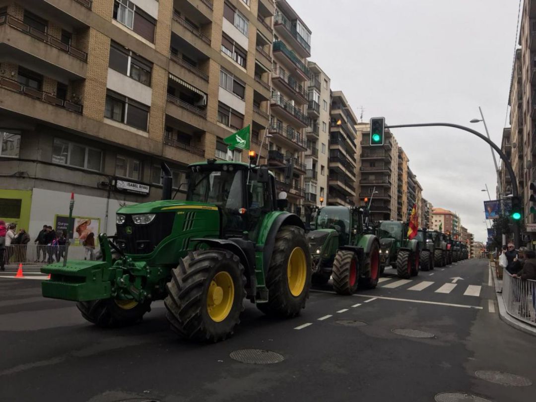 Una tractorada recorre las calles de Salamanca Una tractorada recorre las calles de Salamanca