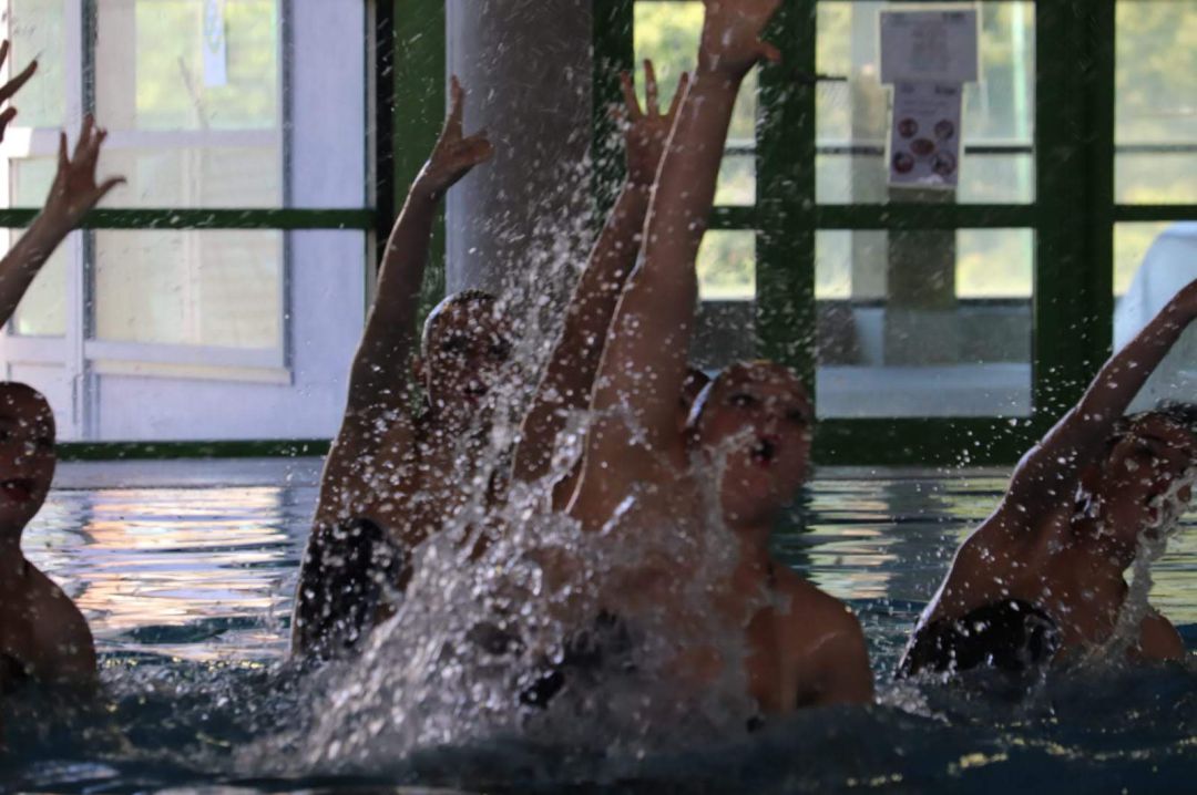En la copa promoción de natación artística y campeonato gallego de base infantil y junior, el club Sincro Ourense participará en ambas categorías con 10 nadadoras En la copa promoción de natación artística y campeonato gallego de base infantil y junior, el club Sincro Ourense participará en ambas categorías con 10 nadadoras