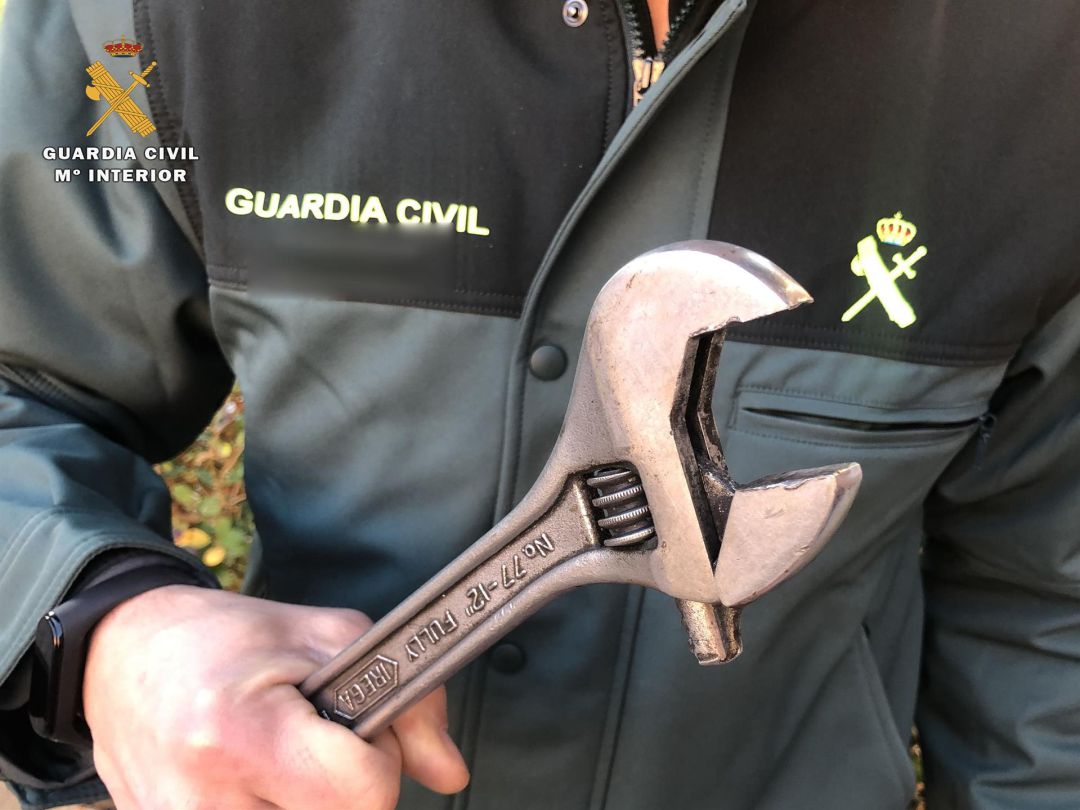 Llave inglesa con la que un vecino de Ventosa golpeó a sus vecinos Llave inglesa con la que un vecino de Ventosa golpeó a sus vecinos