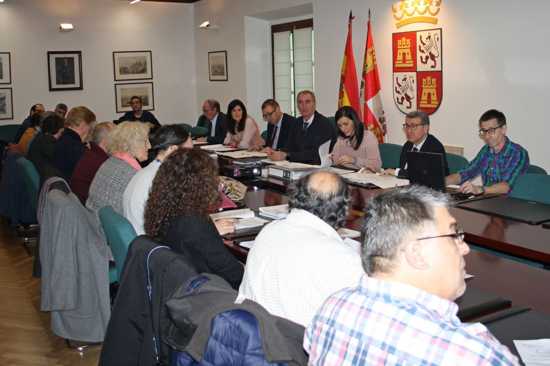 La Comisión territorial de Medio Ambiente y Urbanismo reunida en la delegación de la Junta en Segovia La Comisión territorial de Medio Ambiente y Urbanismo reunida en la delegación de la Junta en Segovia
