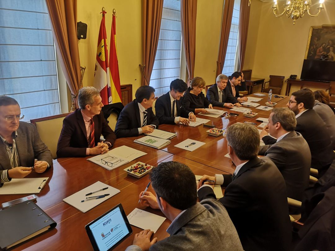 Imagen de la Comisión de Seguimiento del Convenio de Las Cogotas que se ha reunido en la Subdelegación del Gobierno de Ávila Imagen de la Comisión de Seguimiento del Convenio de Las Cogotas que se ha reunido en la Subdelegación del Gobierno de Ávila