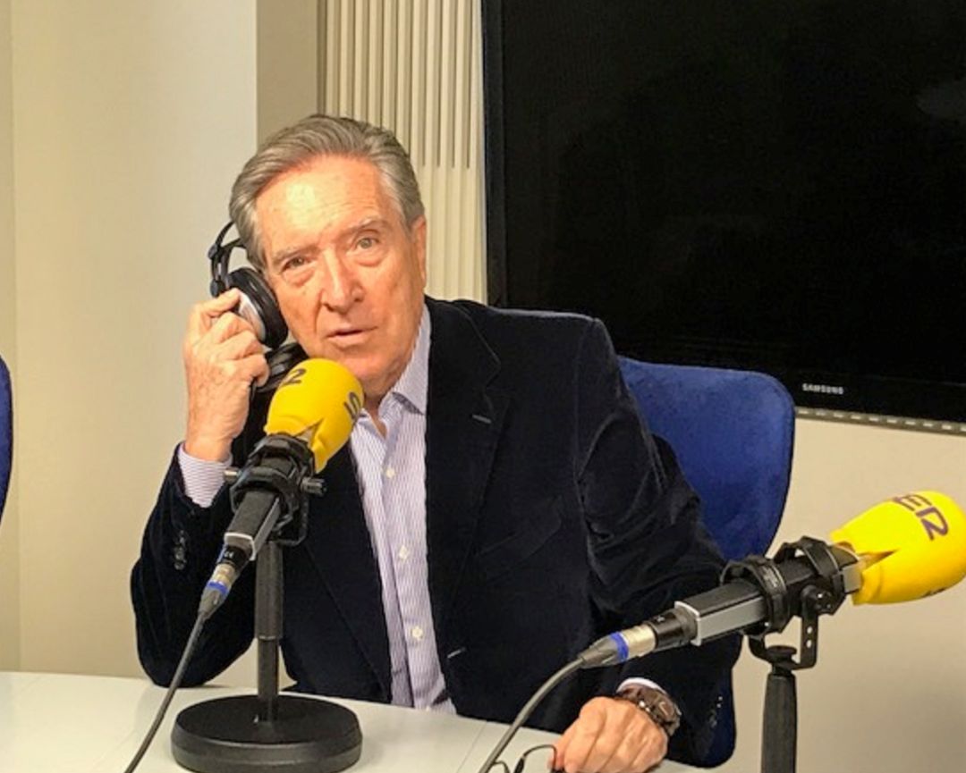 Iñaki Gabilondo en los estudios de la Cadena SER Iñaki Gabilondo en los estudios de la Cadena SER