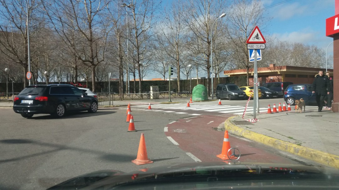 Comienza la pintura de pasos de peatones y señales horizontales
