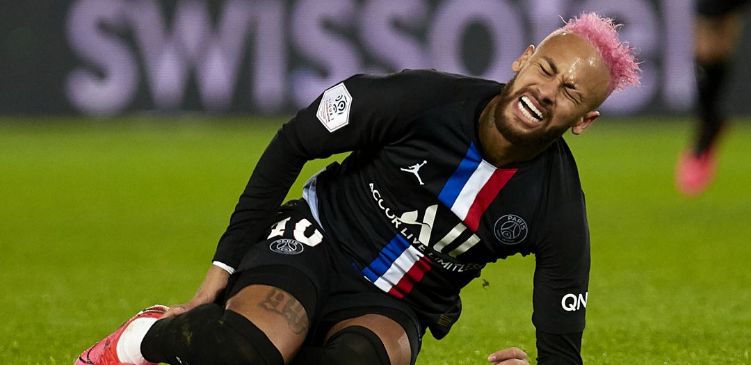 Neymar Jr se queja tras un golpe ante el Montpellier Neymar Jr se queja tras un golpe ante el Montpellier