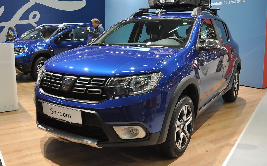 Dacia Sandero se impone al Seat León. Dacia Sandero se impone al Seat León.