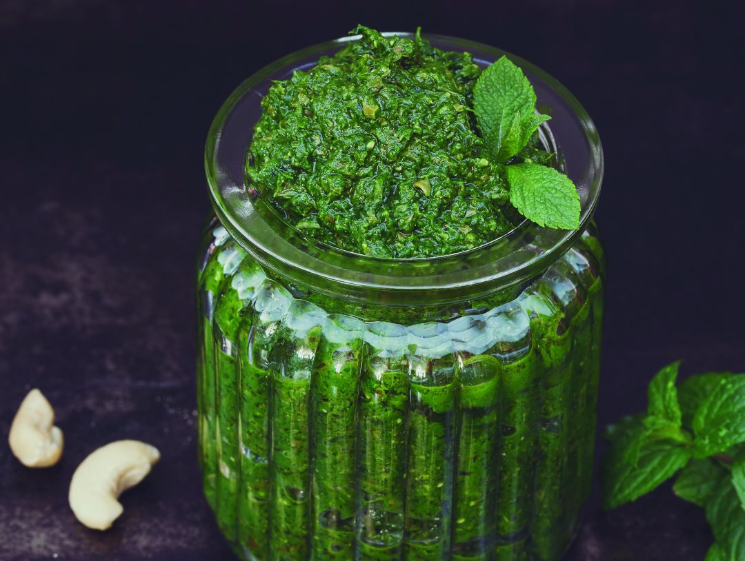 Pesto de hojas de zanahoria. Pesto de hojas de zanahoria.