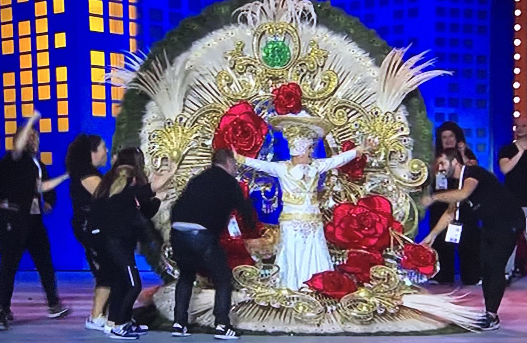 La nueva Reina de los Mayores. La nueva Reina de los Mayores.