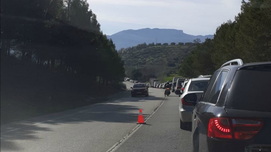 Las obras en la carretera A-397 provocan el caos en la circulación del tráfico