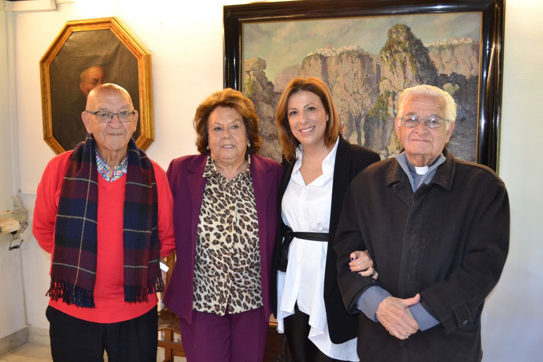 Ha sido la propia alcaldesa quien les ha dado la noticia Ha sido la propia alcaldesa quien les ha dado la noticia