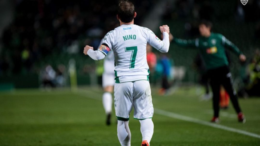 Nino celebra uno de sus goles con el Elche Nino celebra uno de sus goles con el Elche