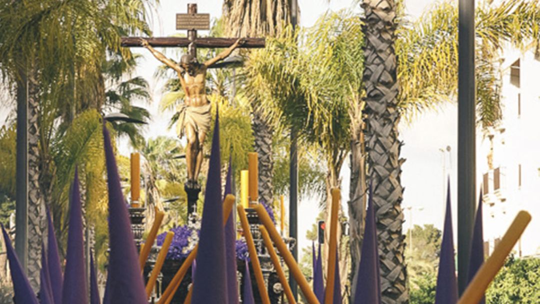 Santísimo Cristo de la Defensión el Martes Santo en su Estación de Penitencia a la Santa Iglesia Catedral Santísimo Cristo de la Defensión el Martes Santo en su Estación de Penitencia a la Santa Iglesia Catedral