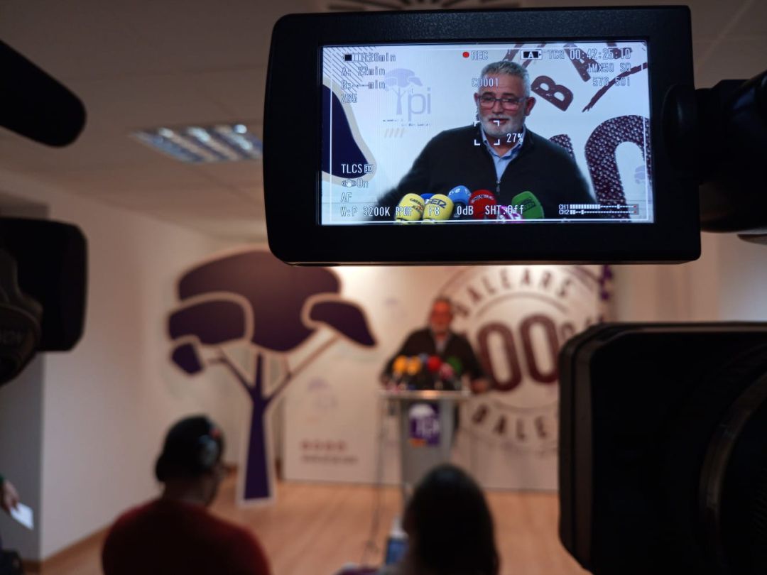 Rueda de prensa de Jaume Font explicando su dimisión. Rueda de prensa de Jaume Font explicando su dimisión.