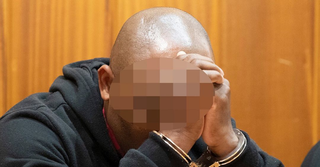 El acusado de matar a su mujer y amenazar a sus tres hijos durante el juicio El acusado de matar a su mujer y amenazar a sus tres hijos durante el juicio