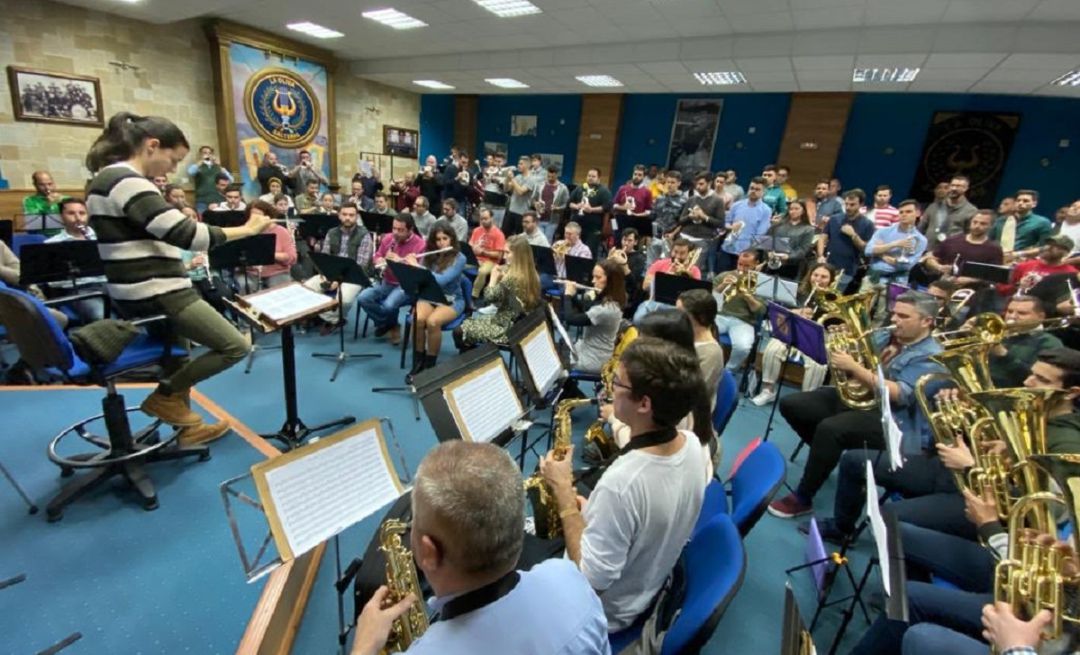 Músicos de La Oliva y Las Cigarreras ensayando para el concierto del domingo en Fibes Músicos de La Oliva y Las Cigarreras ensayando para el concierto del domingo en Fibes
