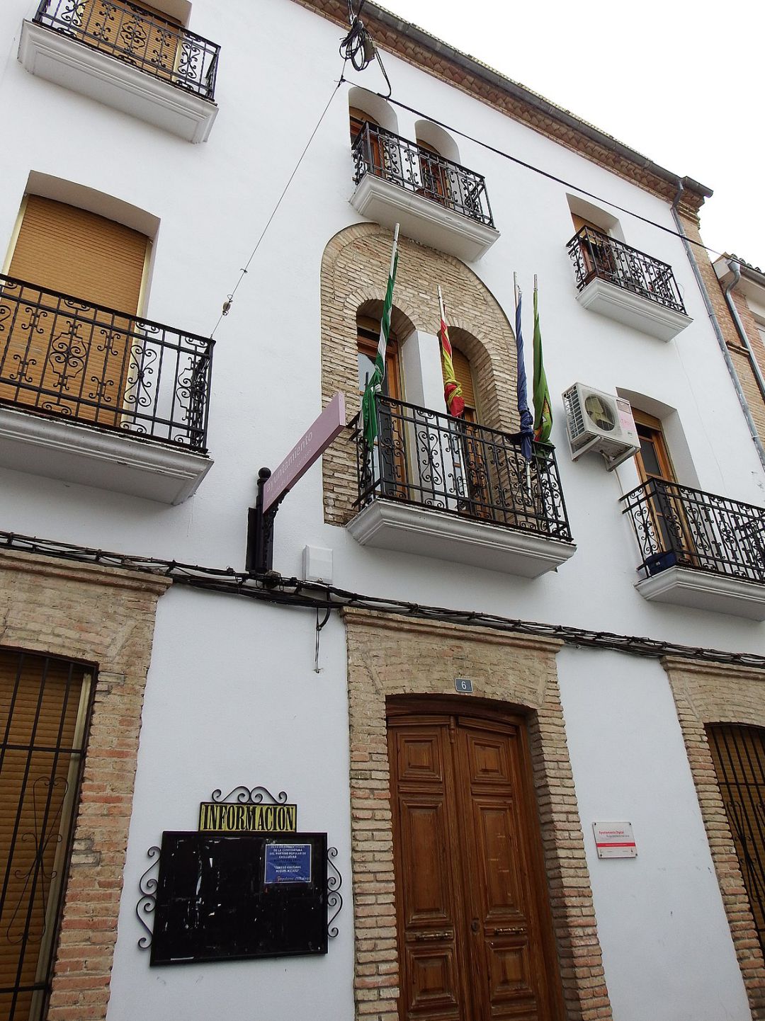 Fachada del ayuntamiento de Chiluévar Fachada del ayuntamiento de Chiluévar