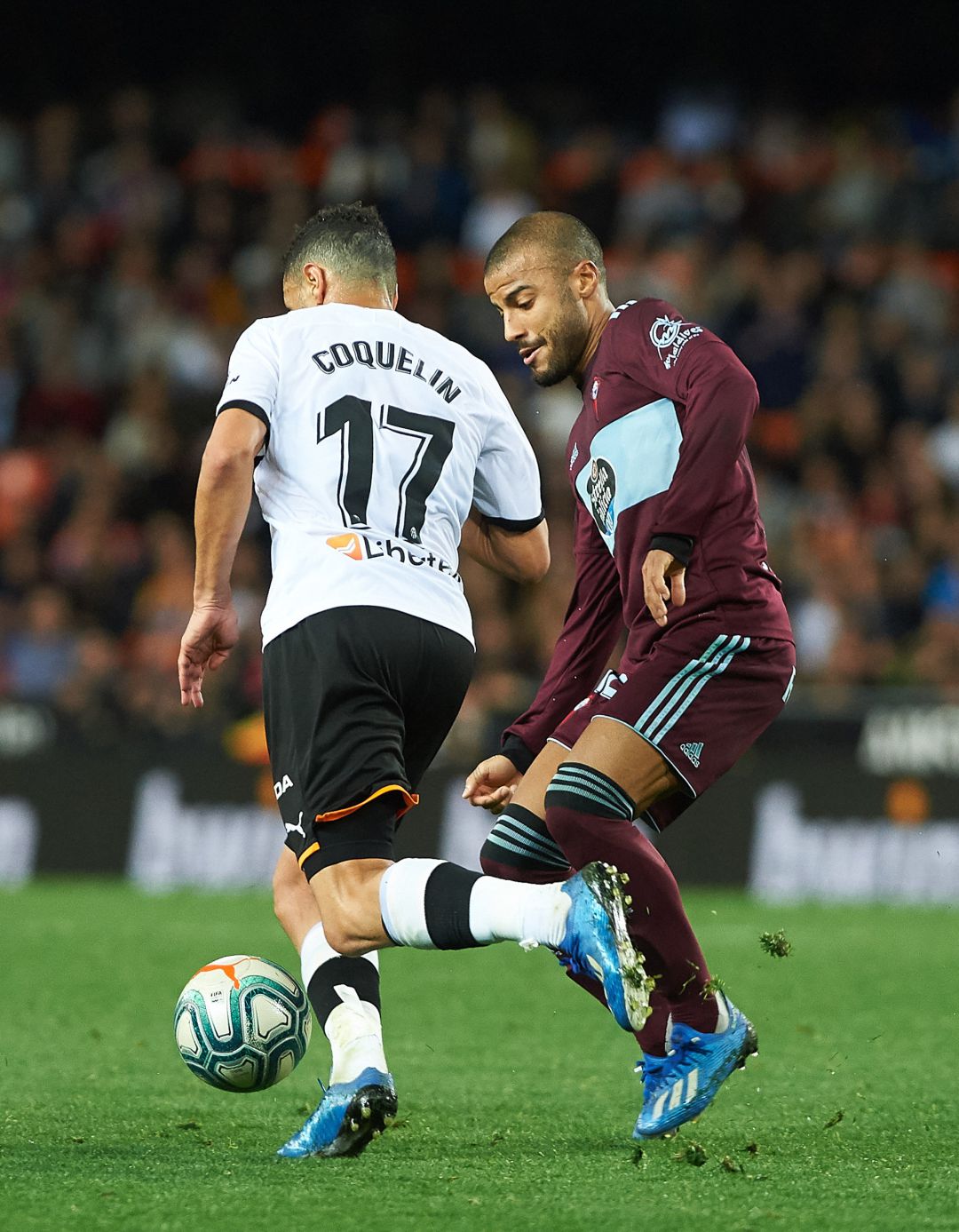 Rafinha Alcantara ante Coquelin durante el Valencia Celta Rafinha Alcantara ante Coquelin durante el Valencia Celta