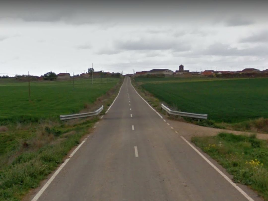 La ZA-510 a su paso por la localidad de Fuentes de Ropel La ZA-510 a su paso por la localidad de Fuentes de Ropel