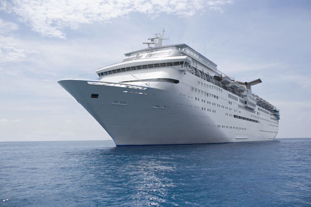 Un crucero en alta mar. Un crucero en alta mar.