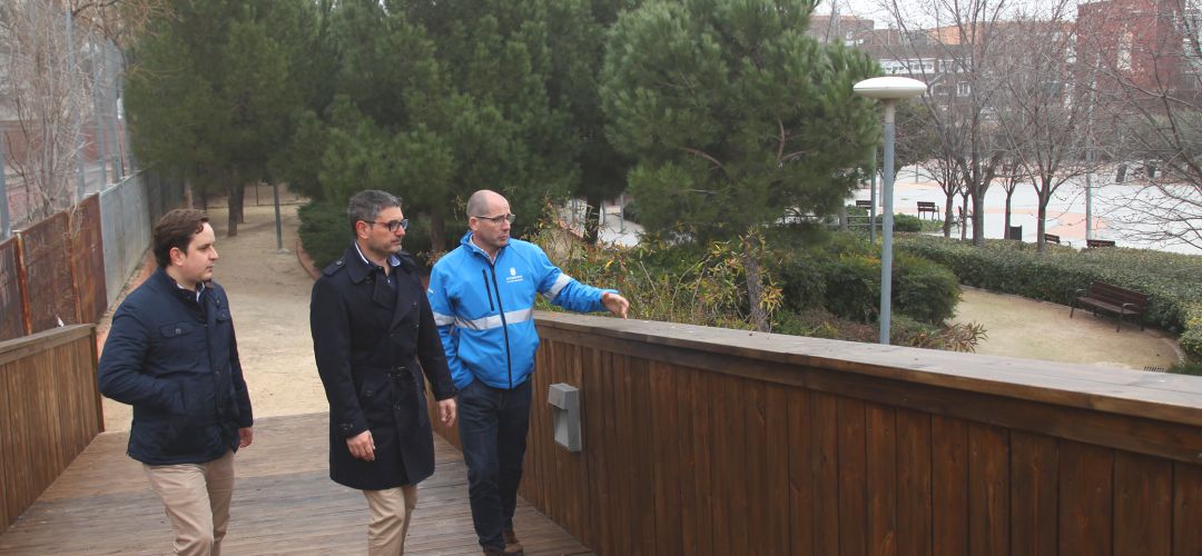 El alcalde de Alcobendas, Rafael Sánchez Acera y el concejal del Distrito Centro, Alberto Polo visitando el Parque de Cataluña El alcalde de Alcobendas, Rafael Sánchez Acera y el concejal del Distrito Centro, Alberto Polo visitando el Parque de Cataluña
