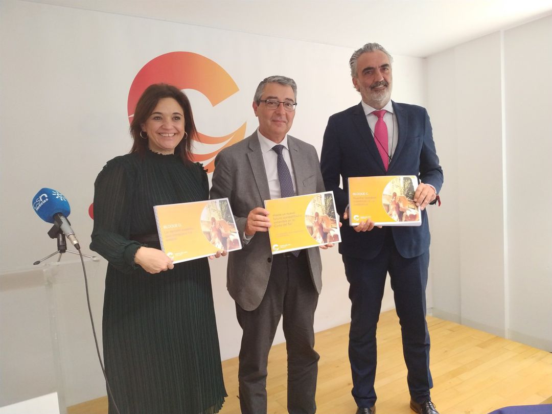Margarita del Cid, Francisco Salado y Luis Callejón Suñé presentan el Plan de Marketing 2020-2023
Margarita del Cid, Francisco Salado y Luis Callejón Suñé presentan el Plan de Marketing 2020-2023