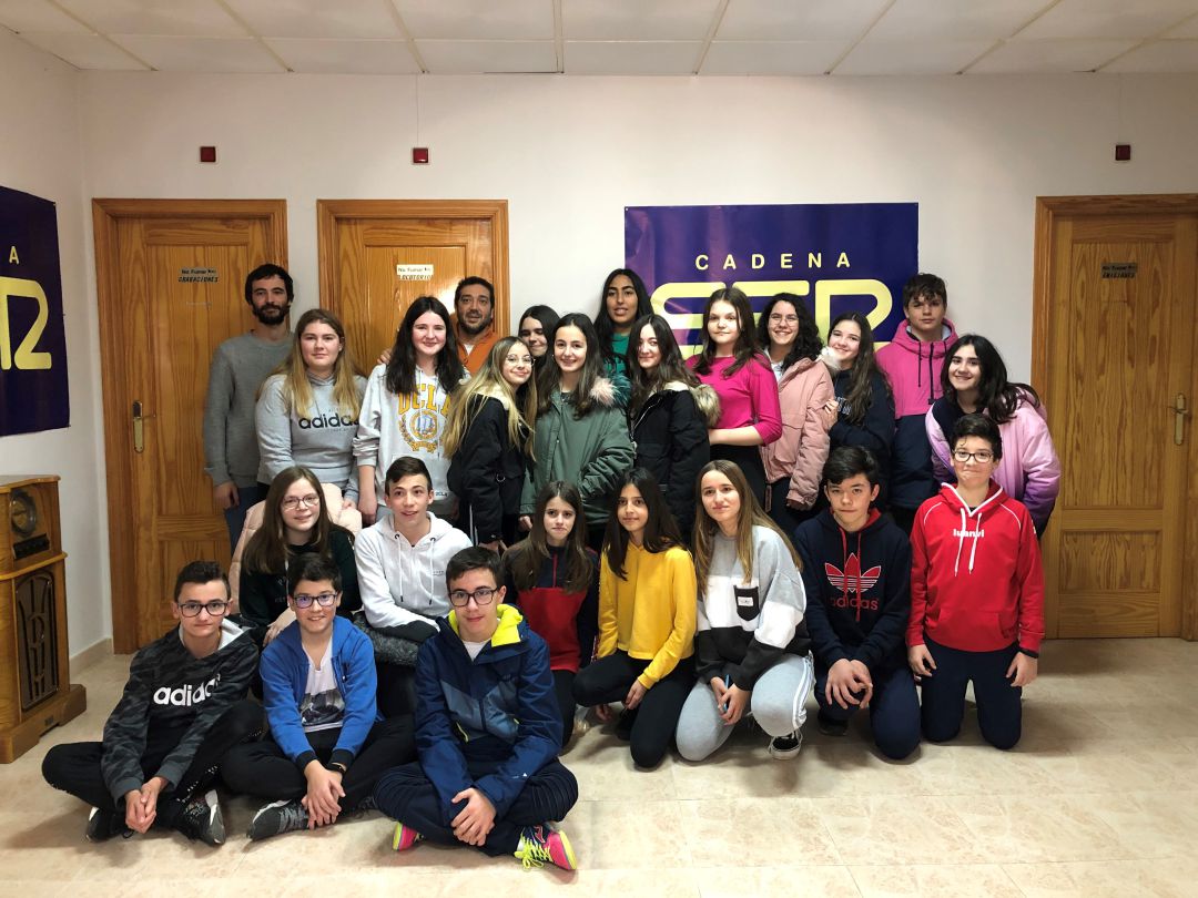 Alumnos y alumnas de 2º de ESO del IES Jorge Manrique Alumnos y alumnas de 2º de ESO del IES Jorge Manrique