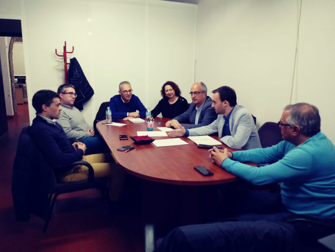 Reunión entre dirigentes socialistas y vecinos afectados por el mapa de ruidos Reunión entre dirigentes socialistas y vecinos afectados por el mapa de ruidos
