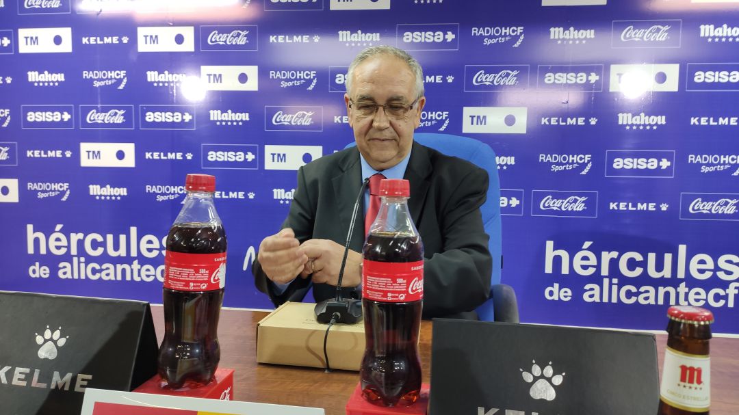 Quique Hernández, en la sala de prensa de Rico Pérez Quique Hernández, en la sala de prensa de Rico Pérez