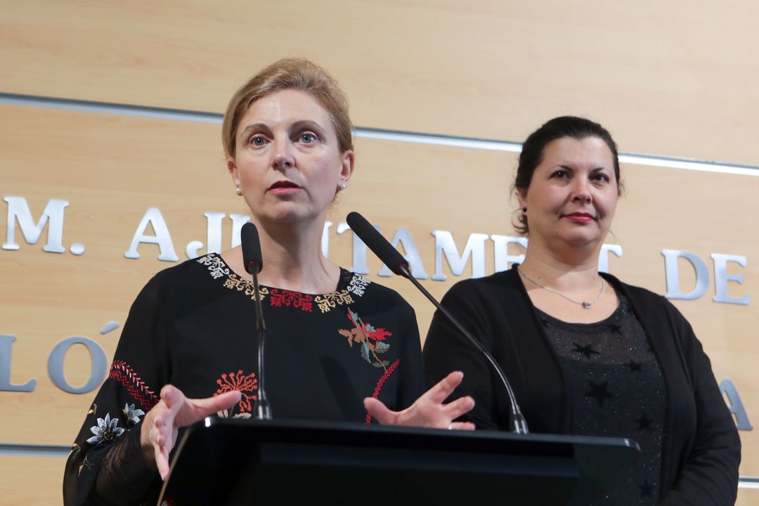 La alcaldesa de Castelló, Amparo Marco, y la concejal de empleo, Patricia Puerta, dando a conocer los datos del balance de empleo La alcaldesa de Castelló, Amparo Marco, y la concejal de empleo, Patricia Puerta, dando a conocer los datos del balance de empleo