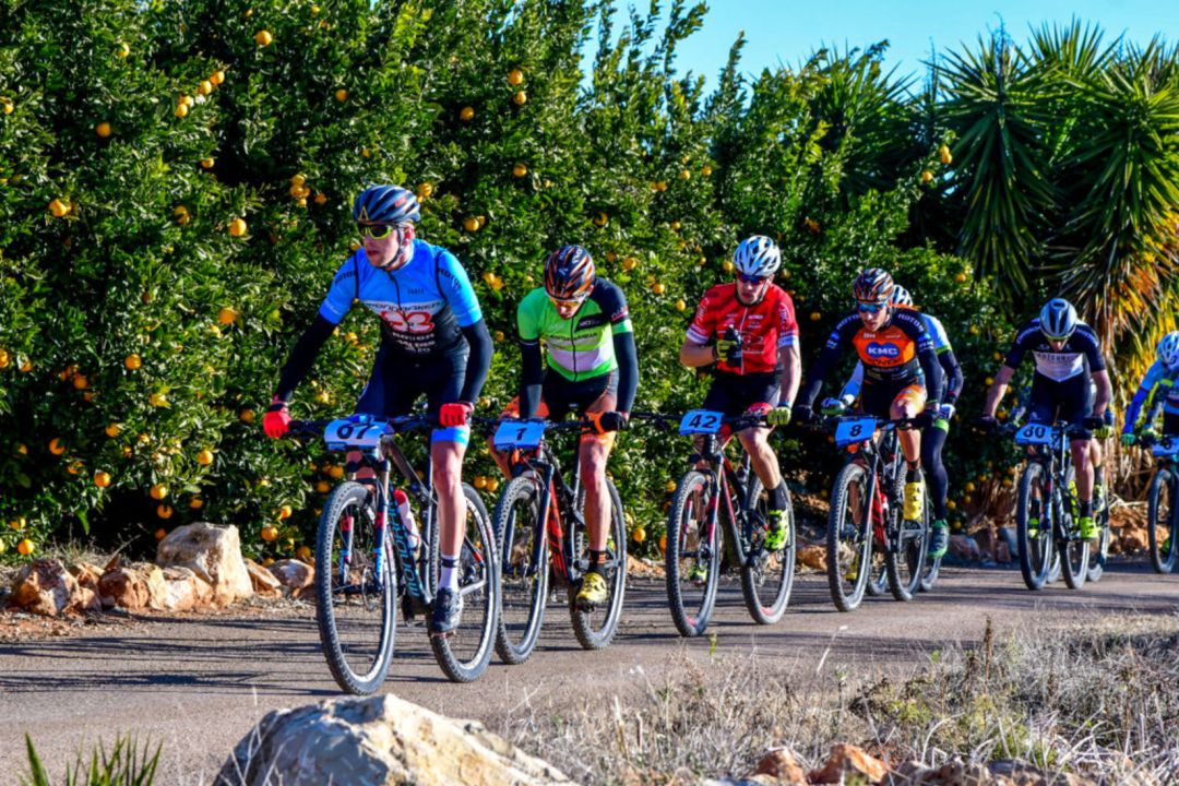 Los ciclistas recorren las montañas cercanas a Oropesa y Castelló Los ciclistas recorren las montañas cercanas a Oropesa y Castelló
