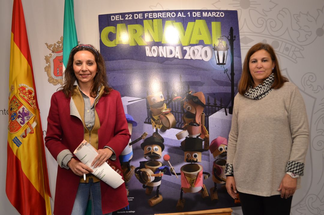 La concejal de Fiestas, Concha Muñoz, y la presidenta de la Asociación del carnaval, Mariló Jiménez, han presentado el calendario de actividades La concejal de Fiestas, Concha Muñoz, y la presidenta de la Asociación del carnaval, Mariló Jiménez, han presentado el calendario de actividades