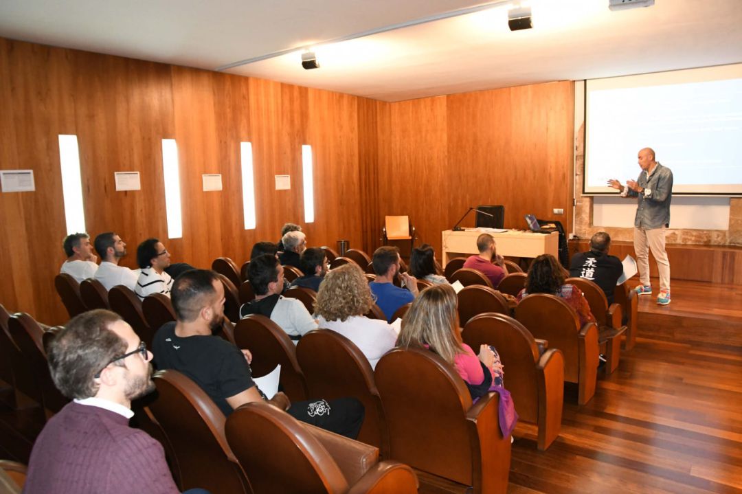 Reunión con entidades deportivas y profesores de educación física. Reunión con entidades deportivas y profesores de educación física.