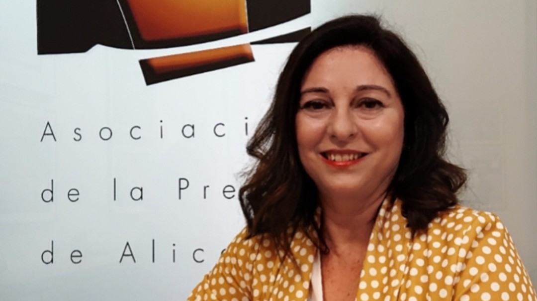 Rosalía Mayor, presidenta de la Asociación de Periodistas de la Provincia de Alicante, visita Elda