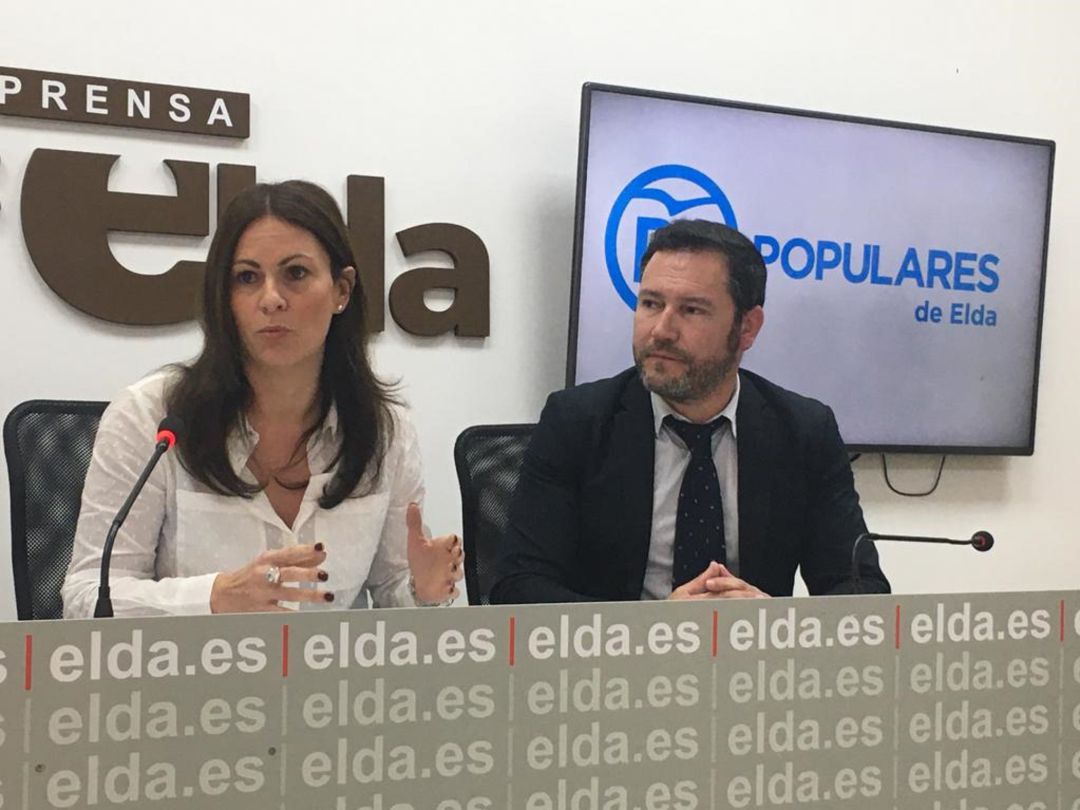 Gascón y Muñoz en rueda de prensa en Elda Gascón y Muñoz en rueda de prensa en Elda