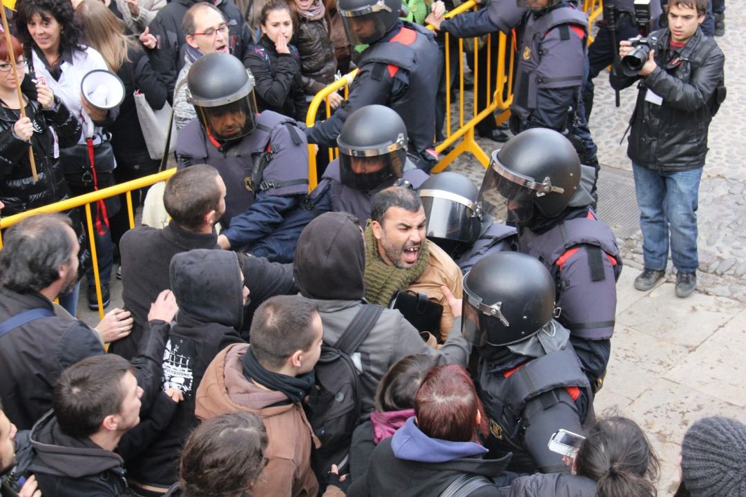Actuación de los Mossos en la UdG en un acto con el presidente Artur Mas Actuación de los Mossos en la UdG en un acto con el presidente Artur Mas