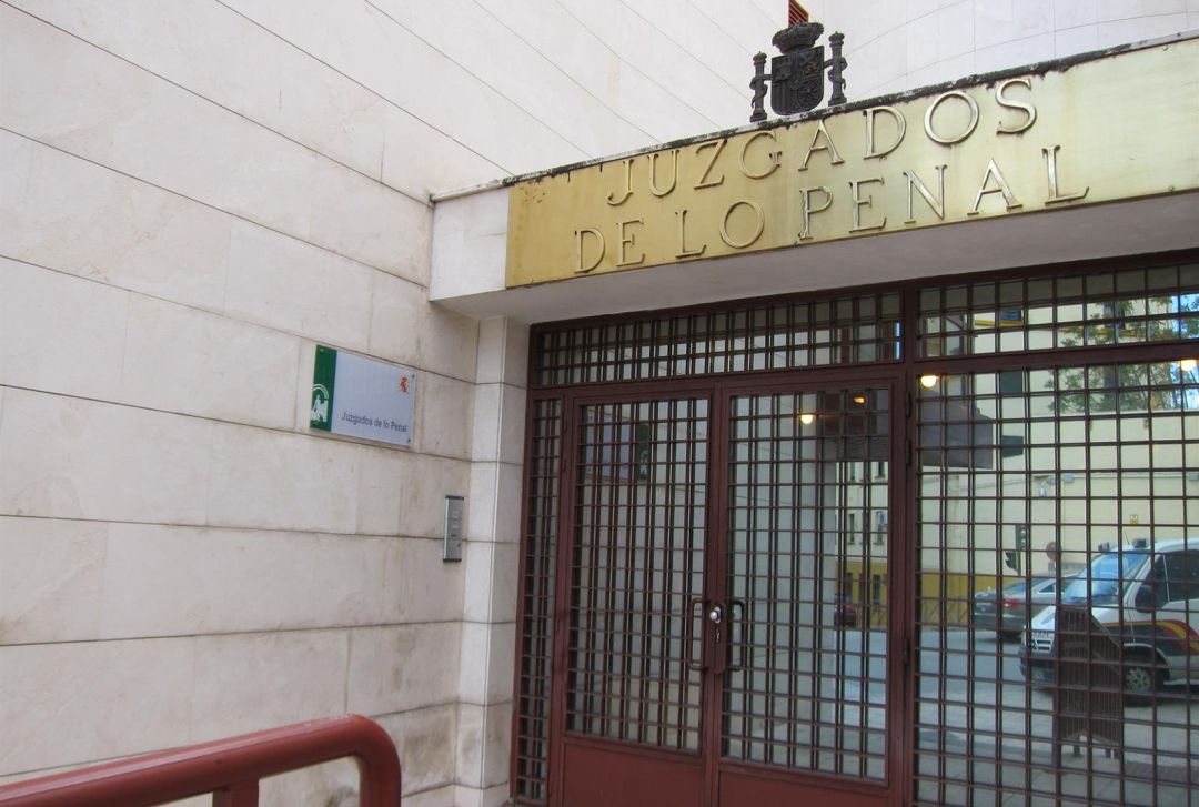 Juicio para el profesor que presuntamente abusó sexualmente de cinco alumnas Juicio para el profesor que presuntamente abusó sexualmente de cinco alumnas