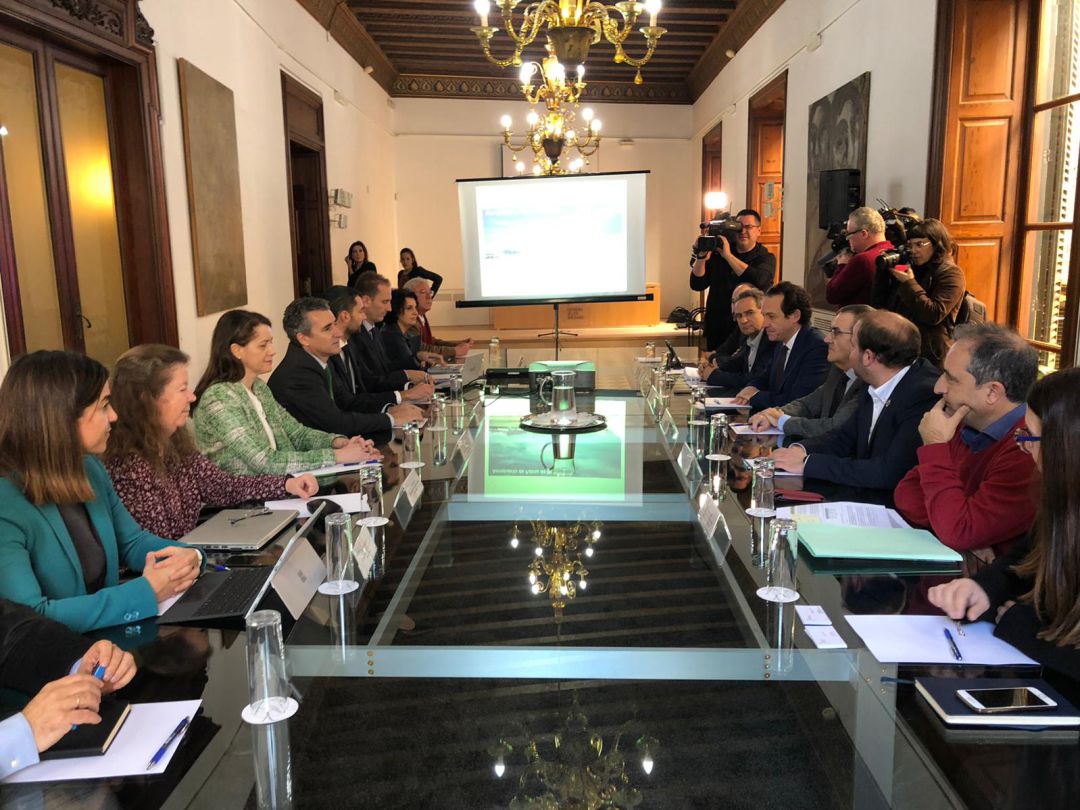 Reunión entre representantes del Govern y Aena. Reunión entre representantes del Govern y Aena.
