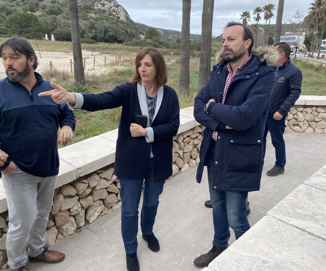Salord i Benejam van inspeccionar les destrosses de la tempesta Glòria a la platja de Cala en Porter. Salord i Benejam van inspeccionar les destrosses de la tempesta Glòria a la platja de Cala en Porter.